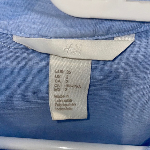 💙✨H&M blue button down tank top💙✨ - Picture 4 of 4